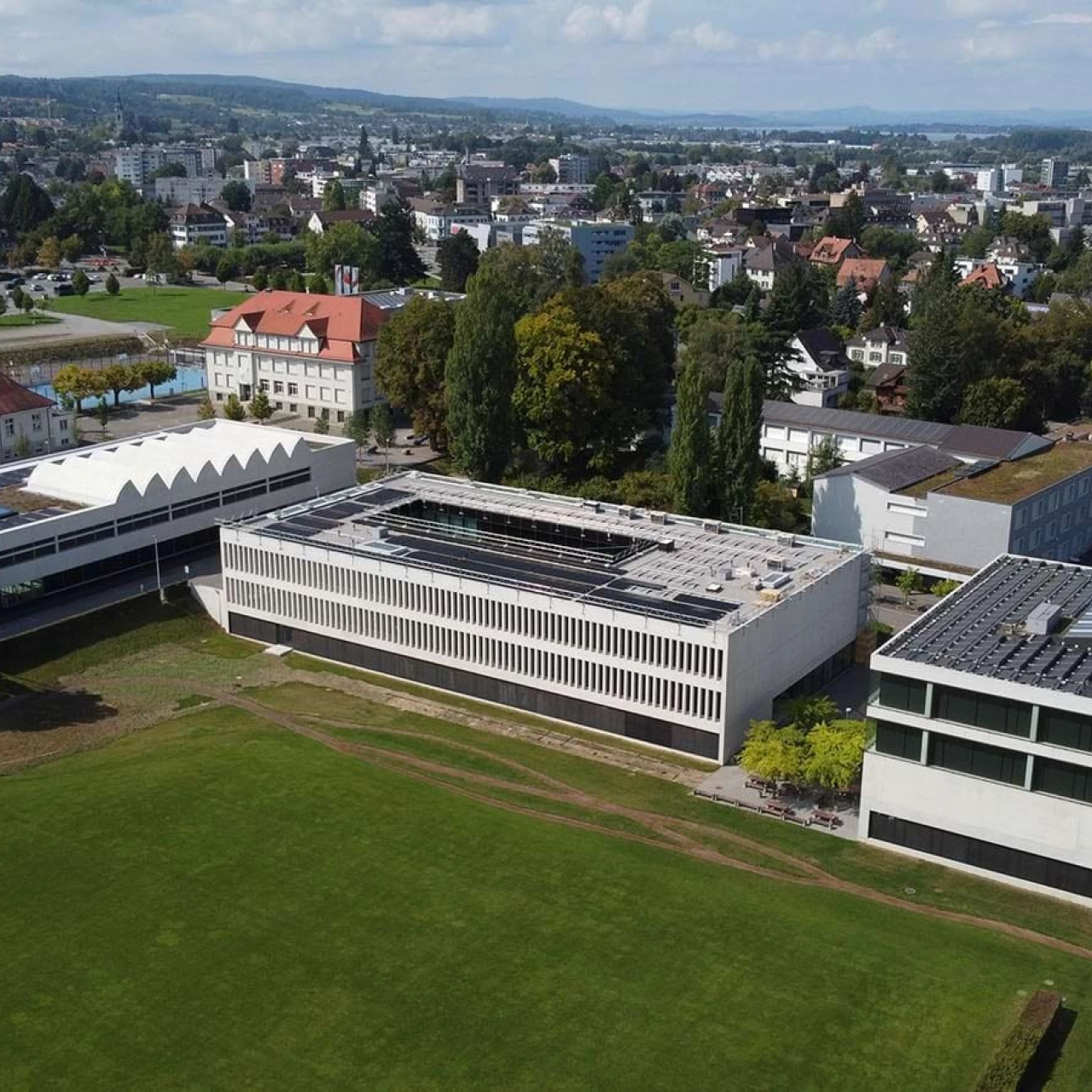 Luftaufnahme der PH Thurgau mit den drei Gebäuden.