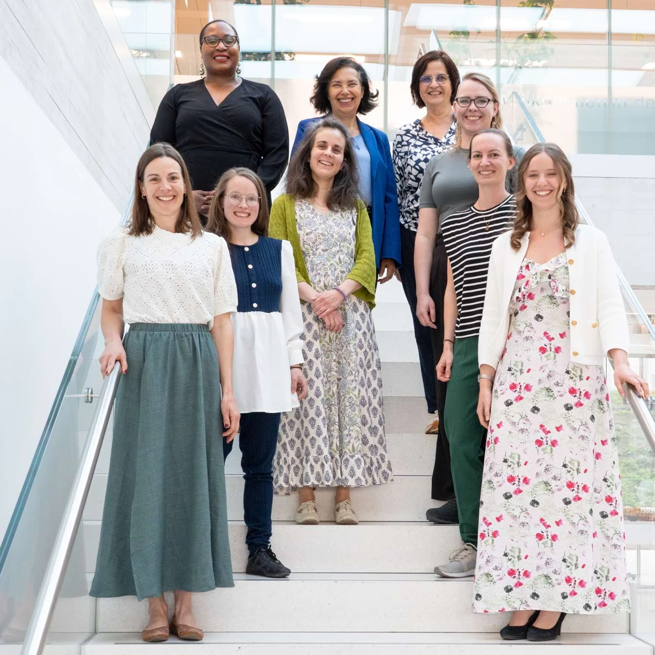 Erfolgreiche Absolventinnen an der Masterfeier Frühe Kindheit