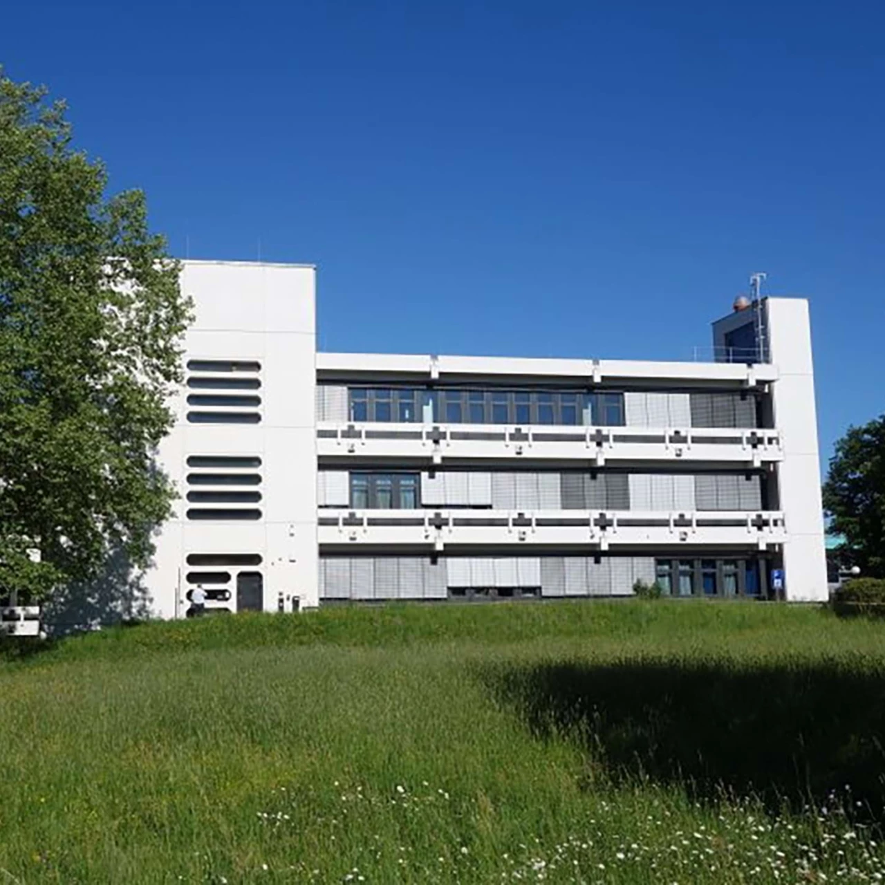 Auf dem Bild wird die Partnerhochschule von der PHTG in Schwäbisch Gmünd in Deutschland gezeigt. Der Name von ihr ist Pädagogische Hochschule Schwäbisch Gmünd, Deutschland.