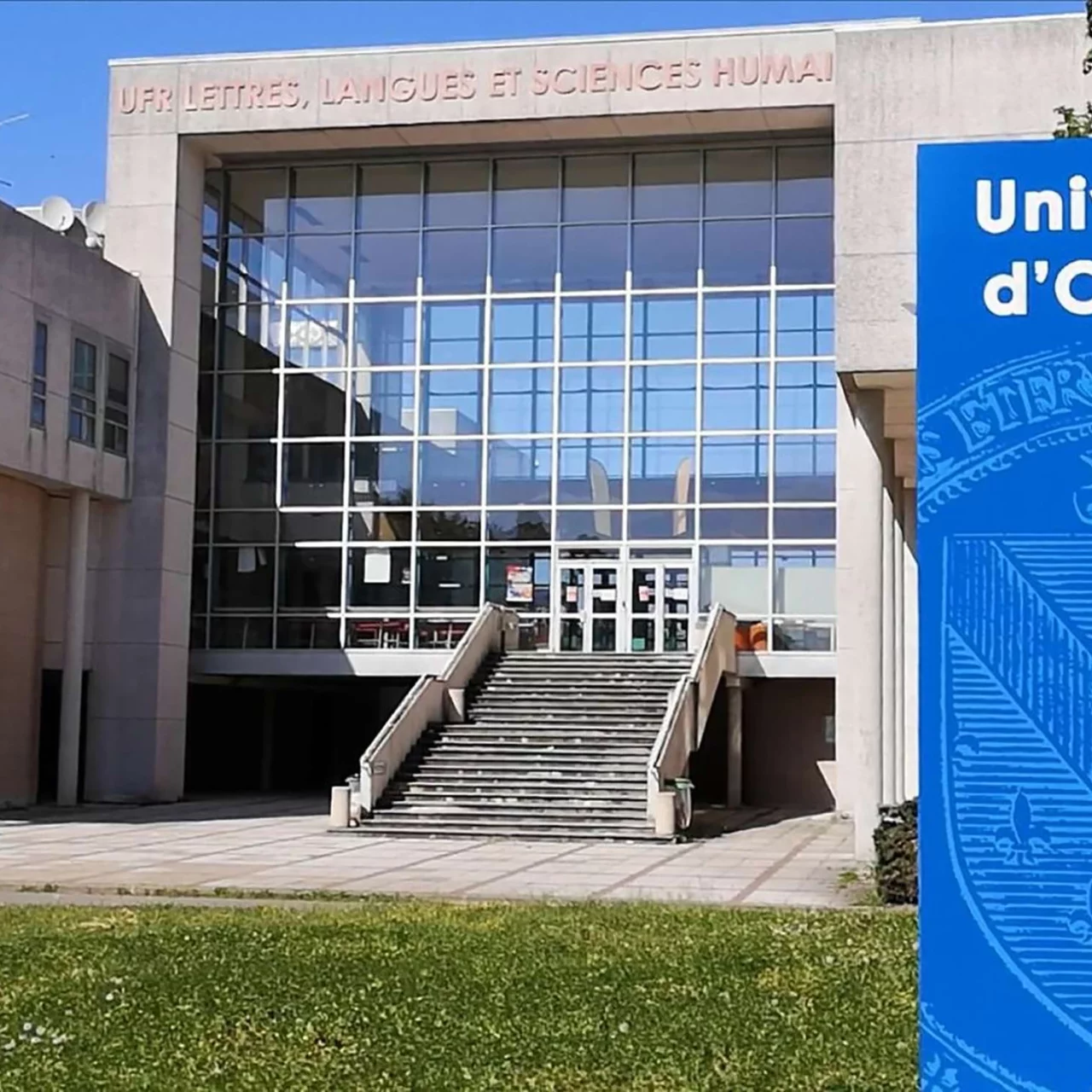 Auf dem Bild wird die Partnerhochschule von der PHTG in Orléans Frankreich gezeigt. Der Name von ihr ist Université d’Orléans, Frankreich, INSPÉ.