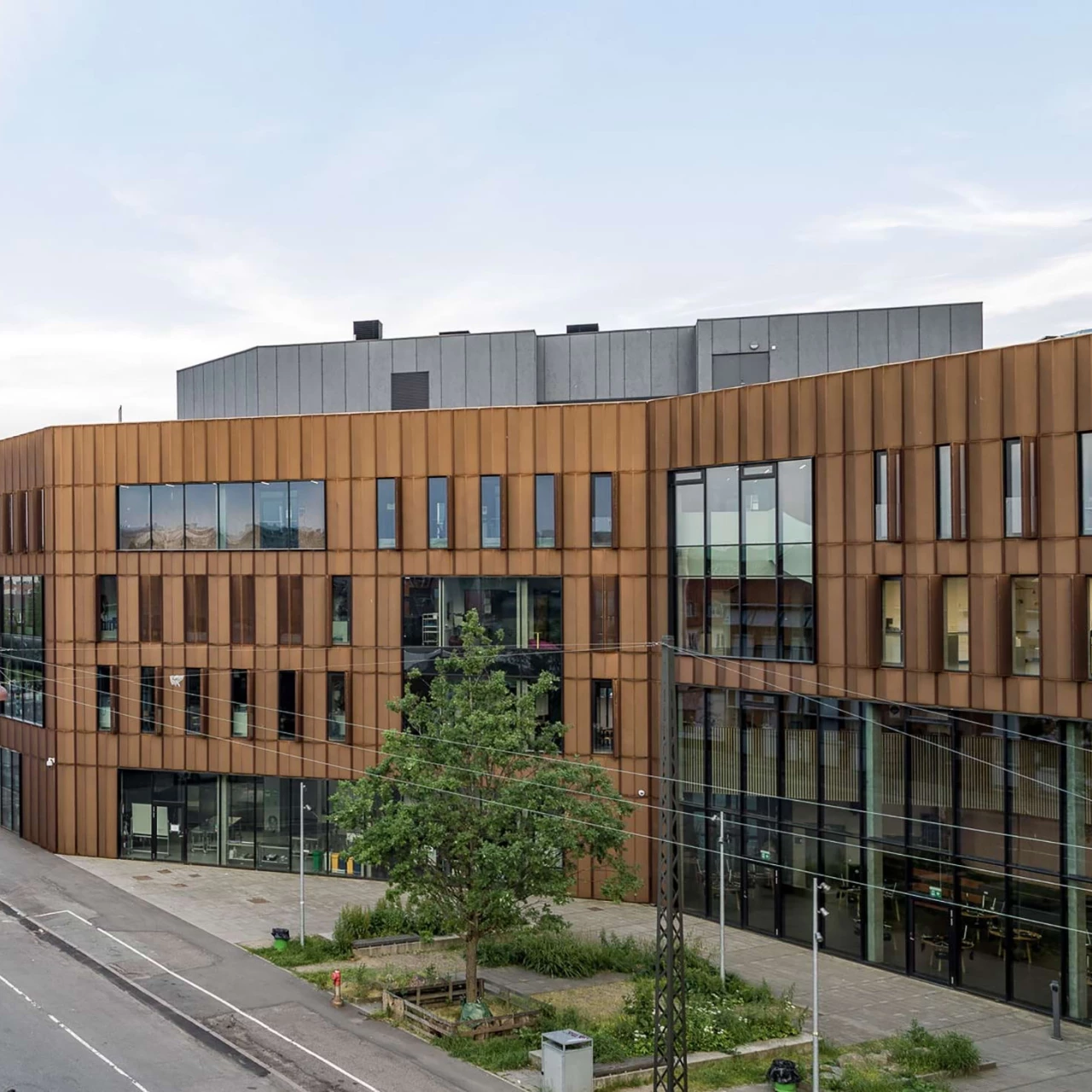 Auf dem Bild wird die Partnerhochschule von der PHTG in Kopenhagen Dänemark gezeigt. Der Name von ihr ist University College Copenhagen, Dänemark.