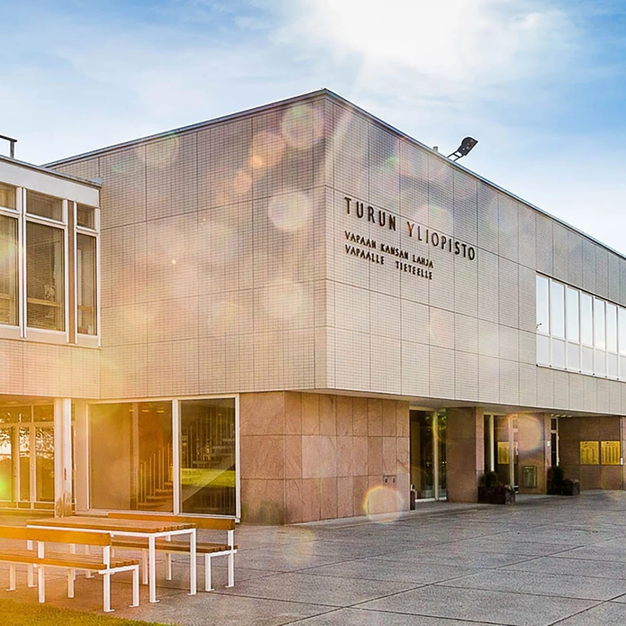 Auf dem Bild wird die Partnerhochschule von der PHTG in Turku Finnland gezeigt. Der Name von ihr ist University of Turku – UTU, Finnland.