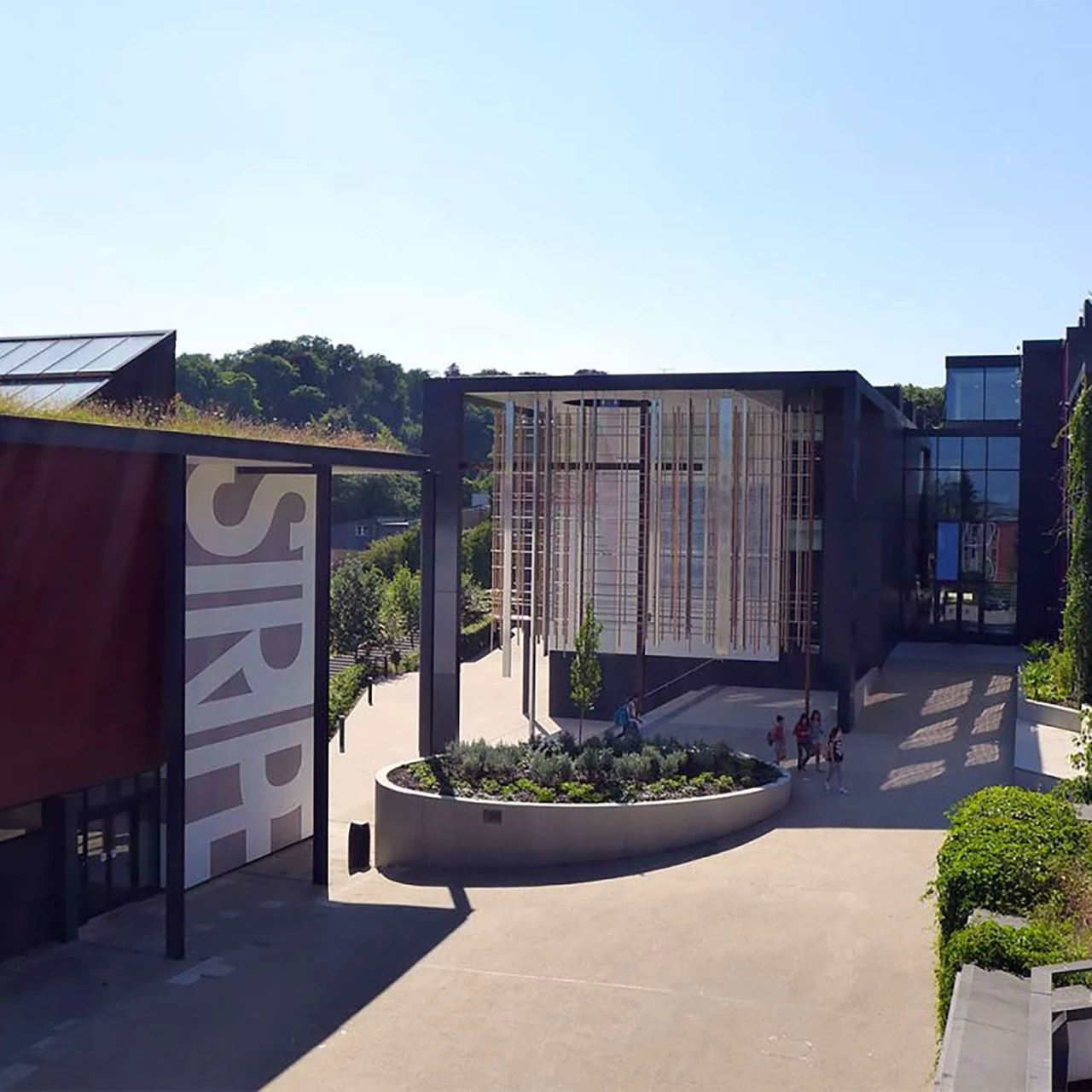 Auf dem Bild wird die Partnerhochschule von der PHTG in Winchester England gezeigt. Der Name von ihr ist University of Winchester, Grossbritannien.